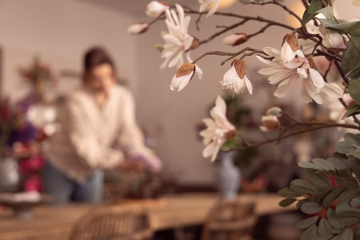 Workshop zijden bloemen schikken in de studio