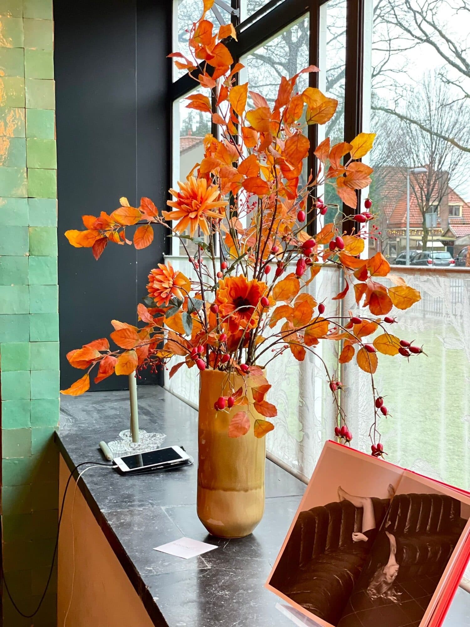 Herfstboeket met zijden bloemen