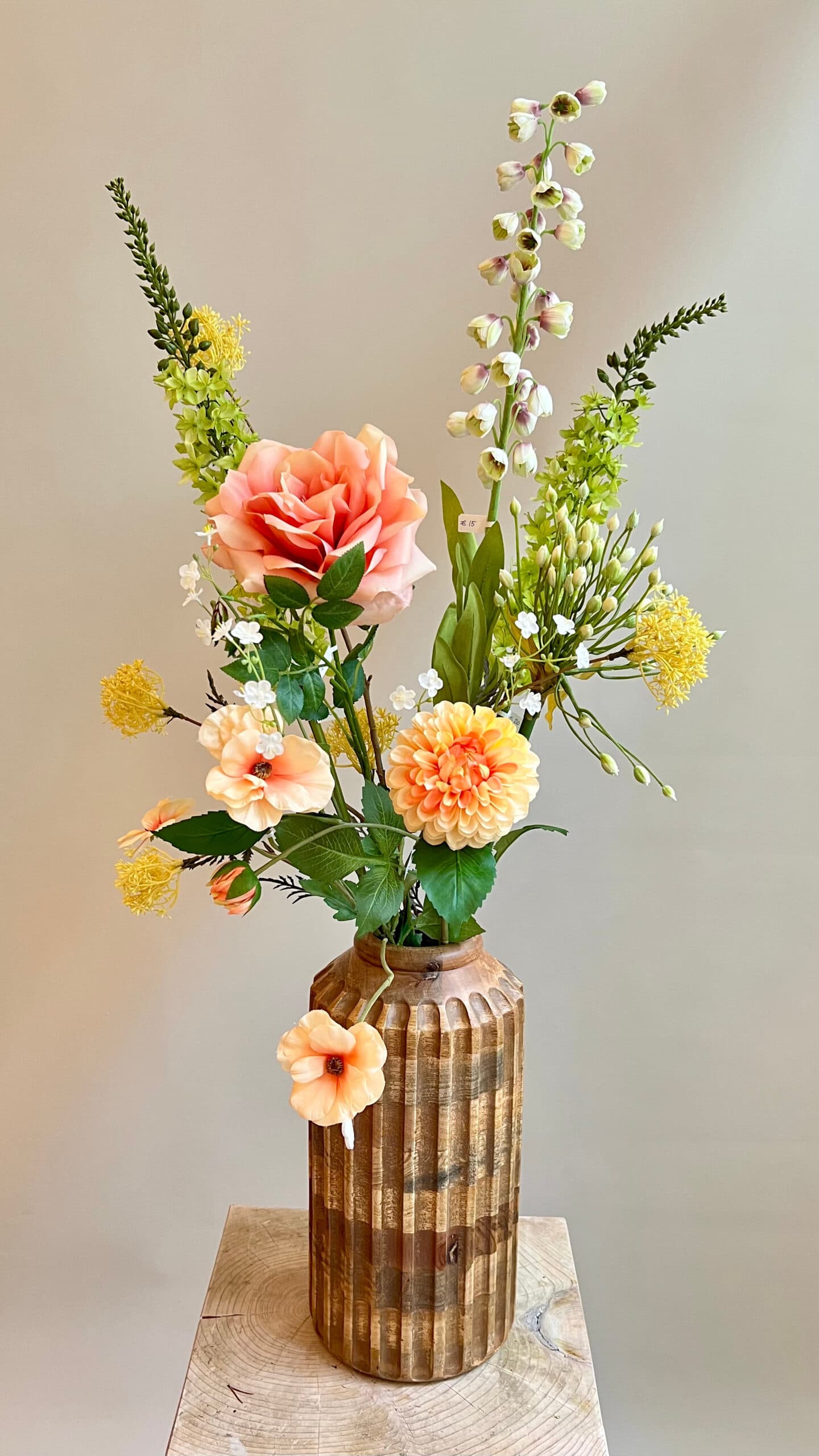 Perzikkleurig zijden bloemen boeket
