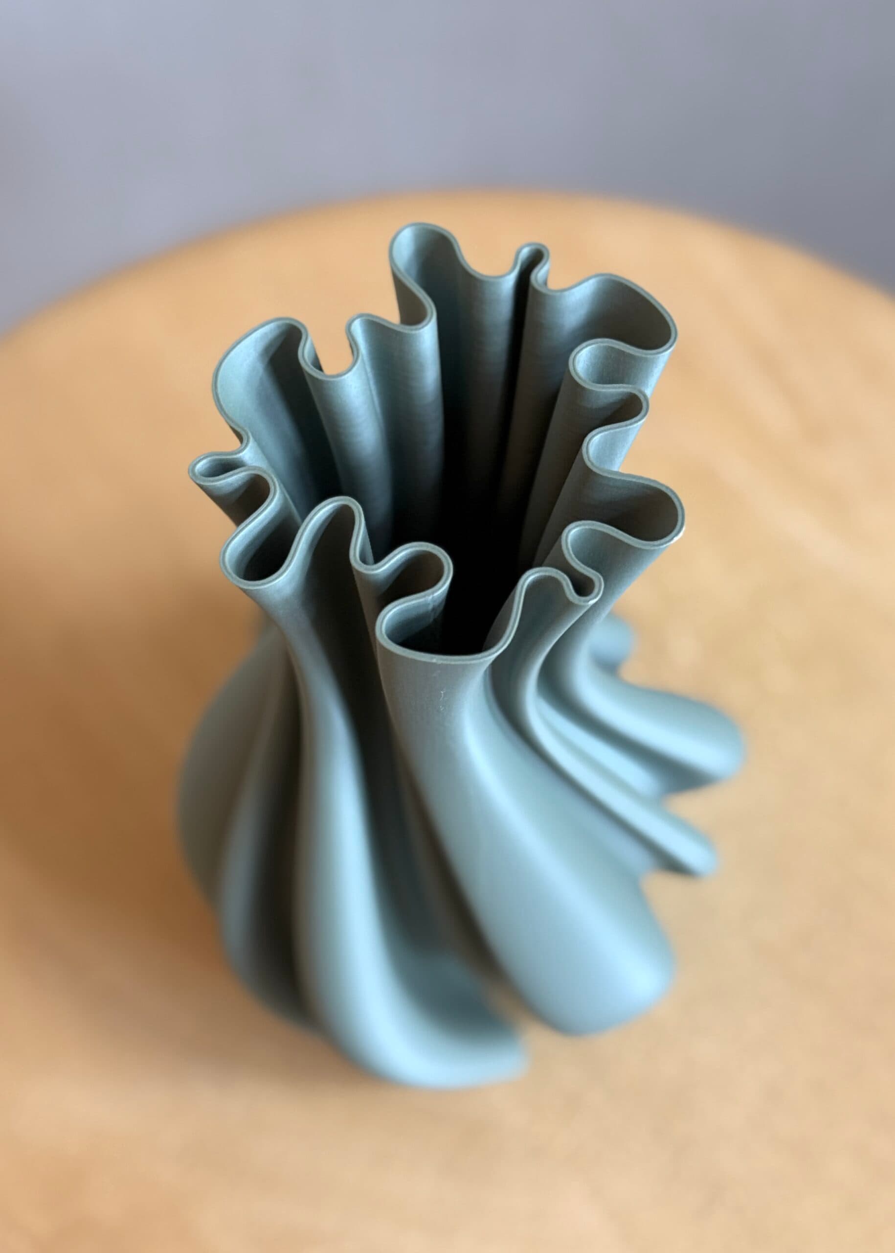 3D geprint vaasje kleur vergrijsd groen 18cm 2