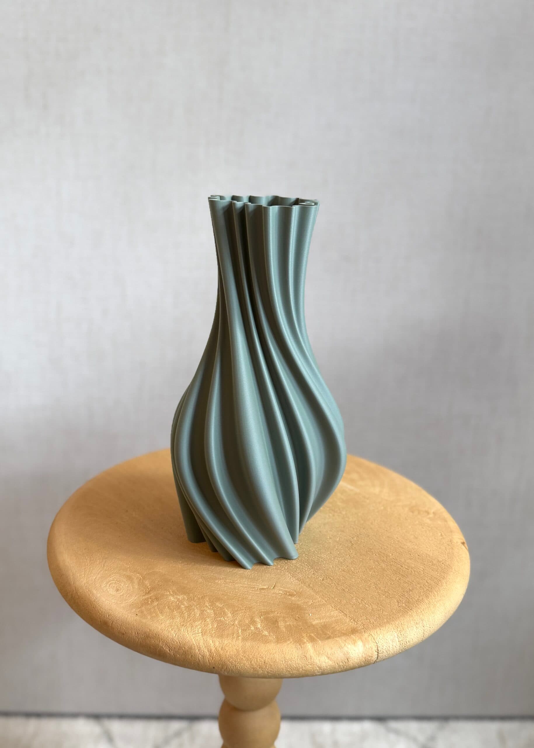 3D geprinte unieke vaas, kleur mat vergrijsd groen 27cm 4