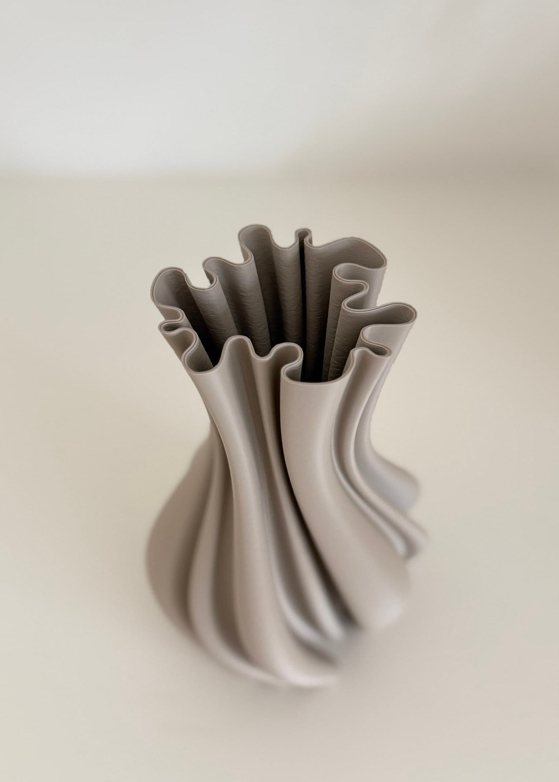 3D geprint vaasje warm grey 18cm 2