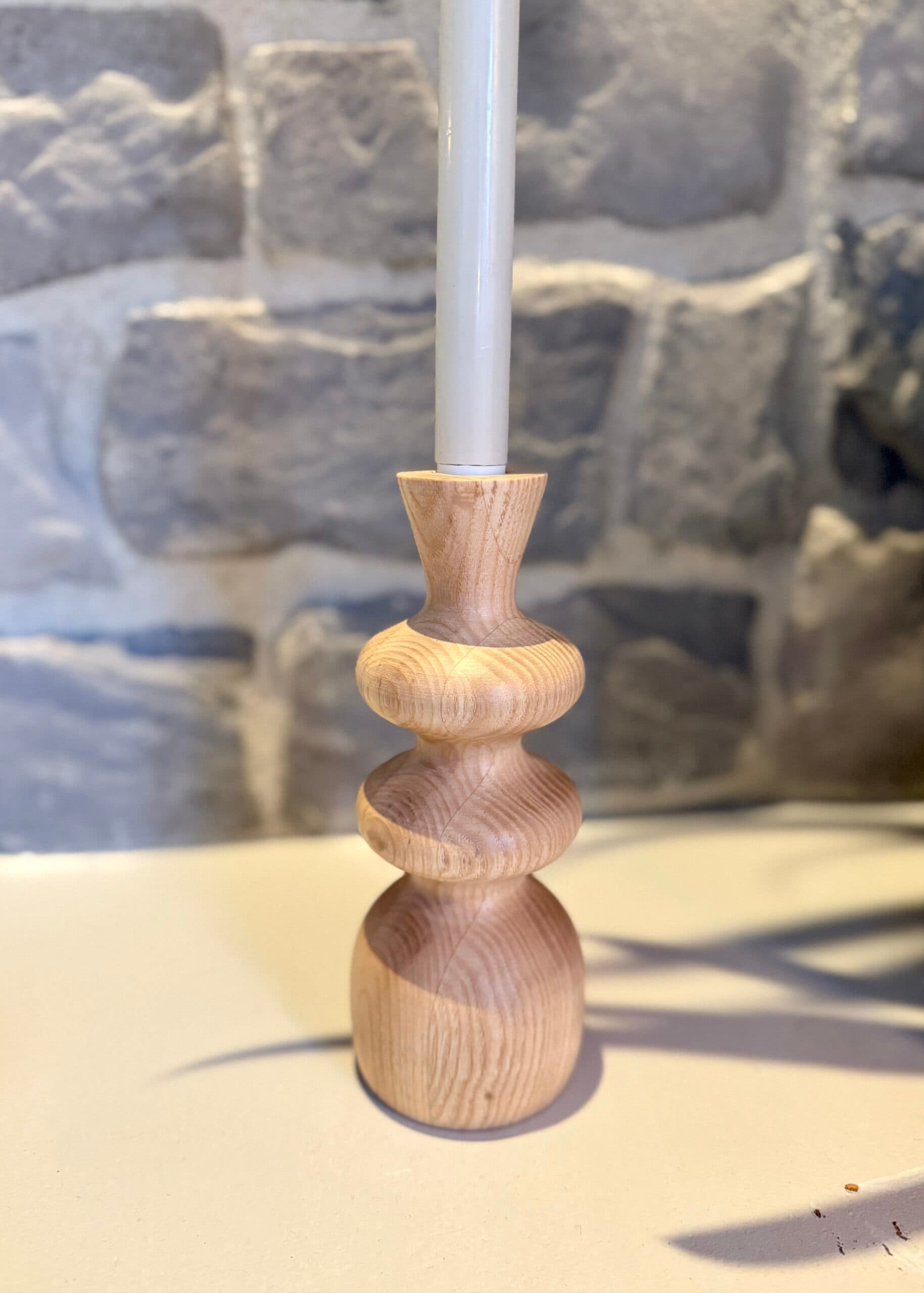 Kandelaar van hout (hoog)